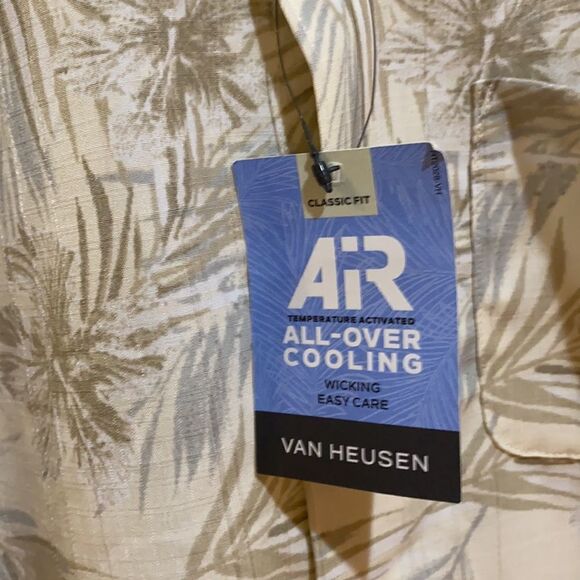 ✨✨Host Pick✨✨Van Heusen Classic Short Sleeves Button Down Shirt✨✨ - Picture 6 of 8